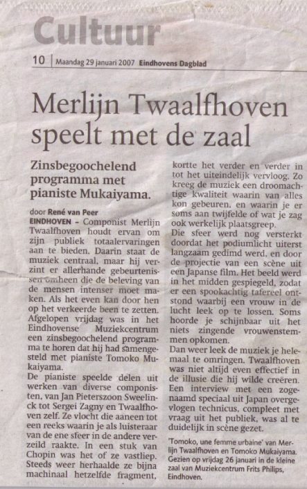 Merlijn Twaalfhoven speelt met de zaal